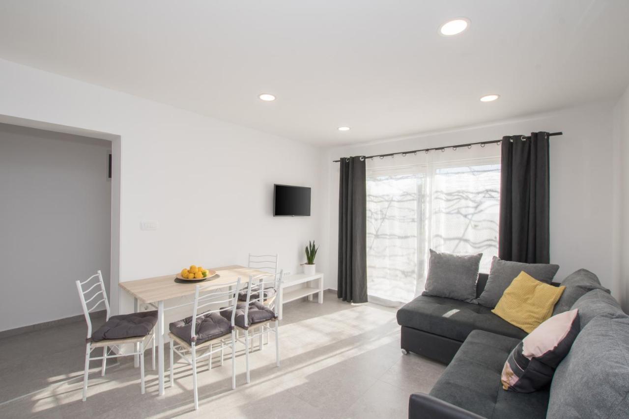 Apartments Lirio Umag Extérieur photo